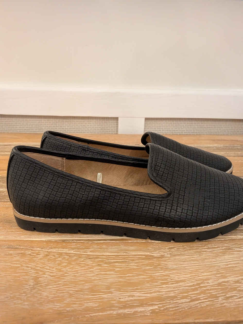 Black Slip-On Women’s Loafers - Comfortable Casual Flats White Mountain Size 8.5